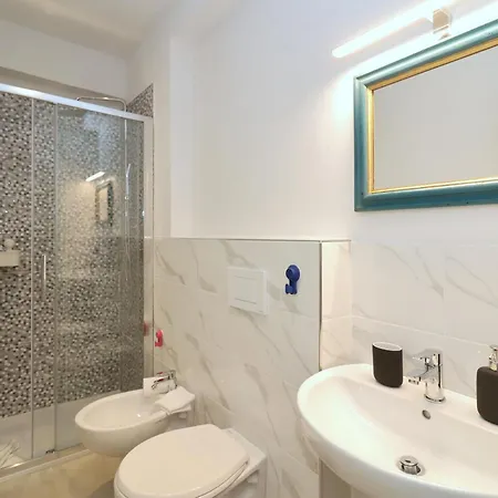 Galliano In Lejlighed *